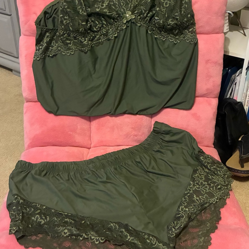Elegant Olive Green Lace Sleepwear Set
